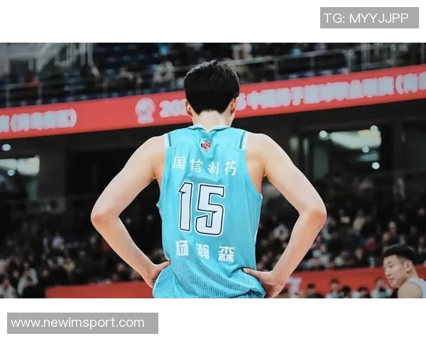 瀚森凌晨仅睡三小时赶飞机体能影响显著感受明显 瀚森凌晨仅睡三小时赶飞机体能影响显著感受明显