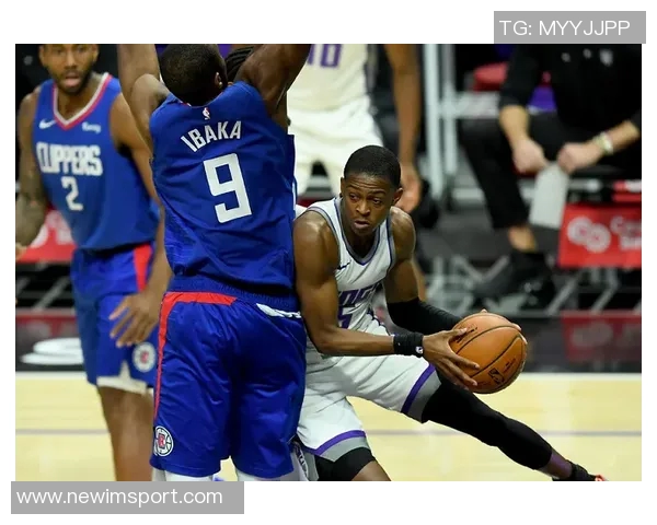 湖人队迎来四天休整期下周一将挑战爵士队展开激烈对决 湖人队迎来四天休整期下周一将挑战爵士队展开激烈对决