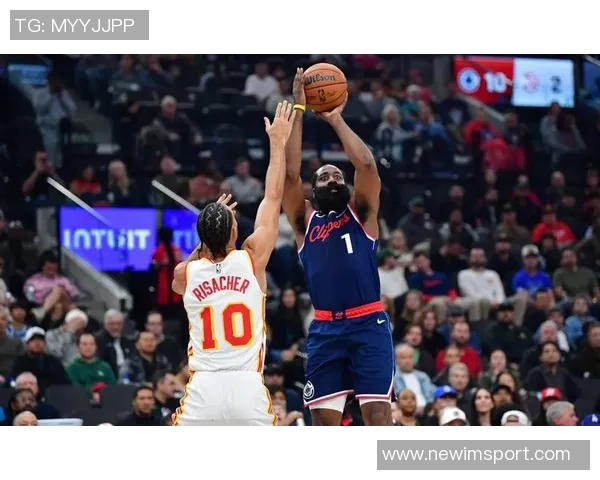 哈登与莱昂纳德下半场表现低迷合计仅得10分不敌角色球员科比布朗 哈登与莱昂纳德下半场表现低迷合计仅得10分不敌角色球员科比布朗