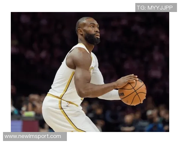 杰伦布朗半场表现全面9分9板6助助力球队攻防两端 杰伦布朗半场表现全面9分9板6助助力球队攻防两端