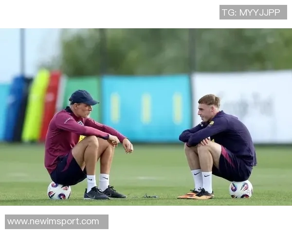 宽萨首秀成英格兰队史第1297位球员荣获纪念帽子庆祝新里程碑