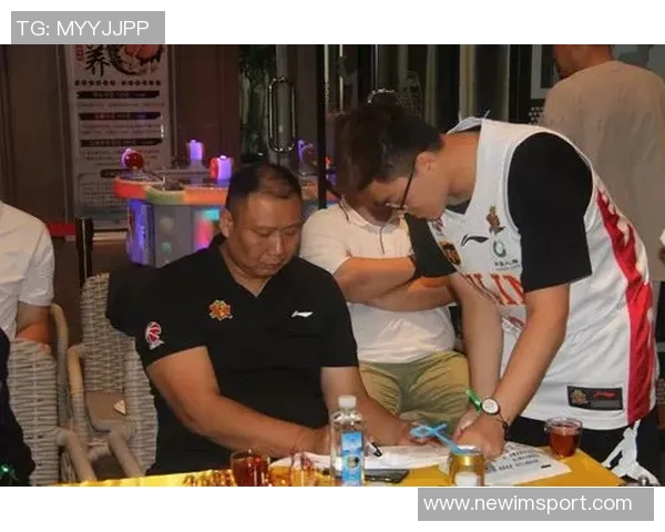 上海球迷酒店守候林加德成功获得全套签名留念 上海球迷酒店守候林加德成功获得全套签名留念