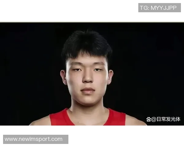 克林根场边指导杨瀚森展现深厚情谊引发媒体热议